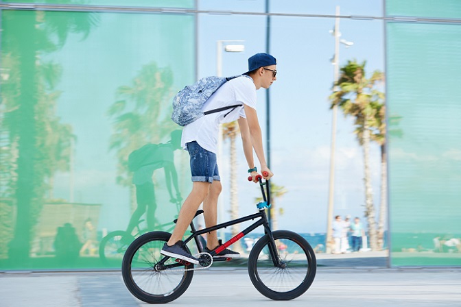 Die Besonderheit beim BMX Rad liegt darin, dass nicht alle Bikes eine Bremse haben. (#01)