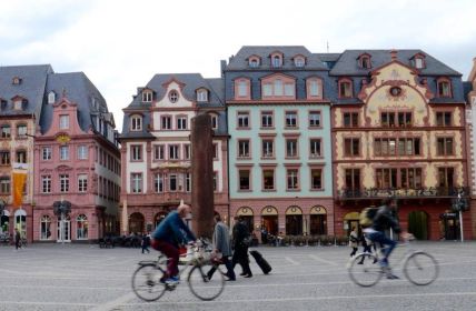 Mainzer Haushalte lassen Autos stehen und nutzen vermehrt (Foto: AdobeStock 187537285 anna)